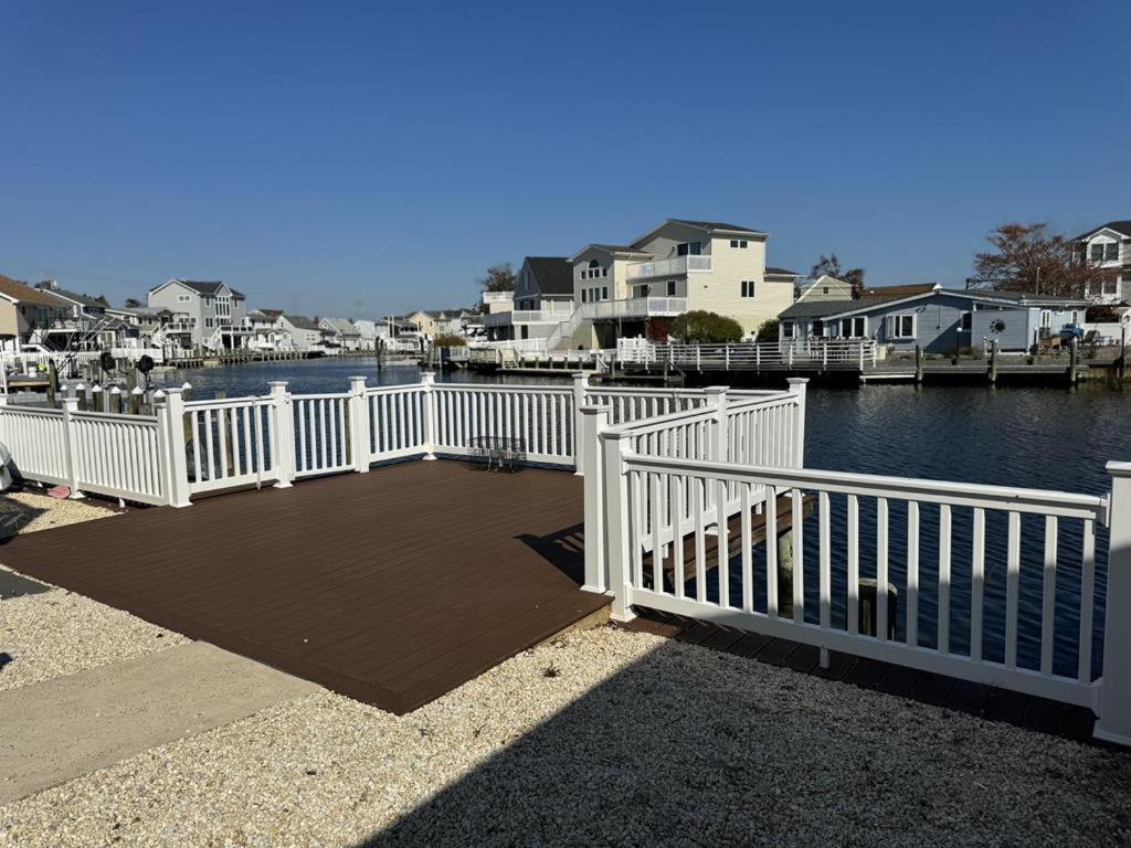 5 Bedroom Lagoon Front - New To Rental Market Manahawkin Exterior photo